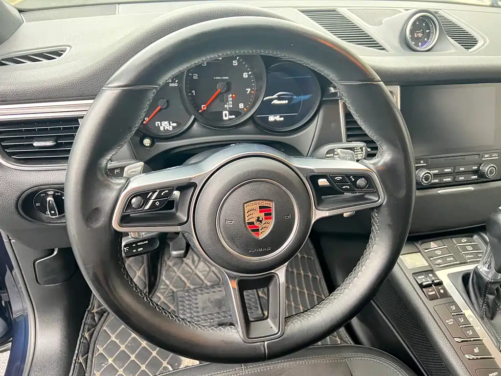 Porsche Macan 2017 — фото 20