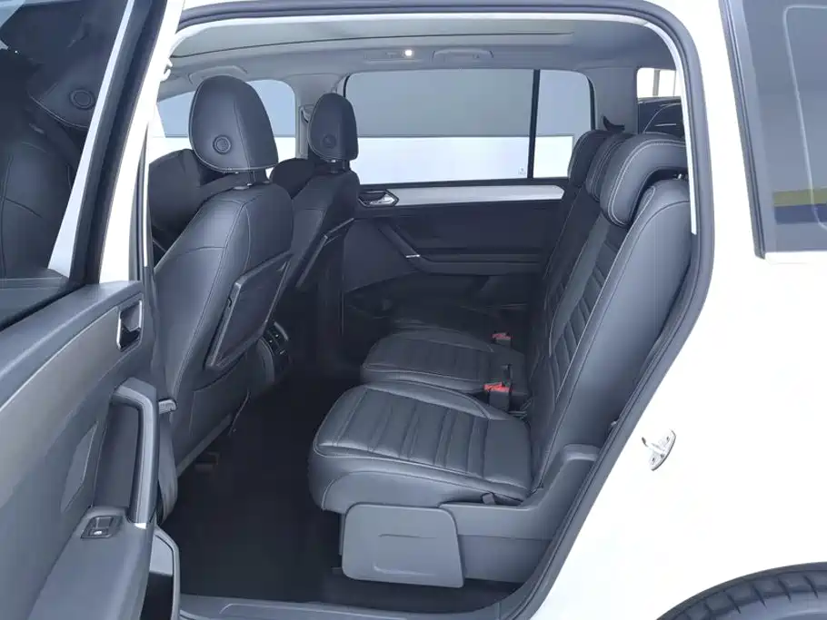 Volkswagen Touran 2017 — фото 11