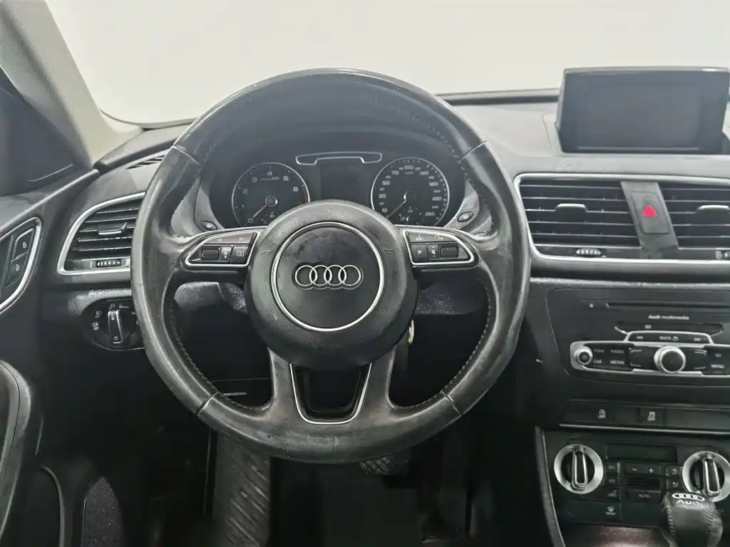 Audi Q3 2015 — фото 11