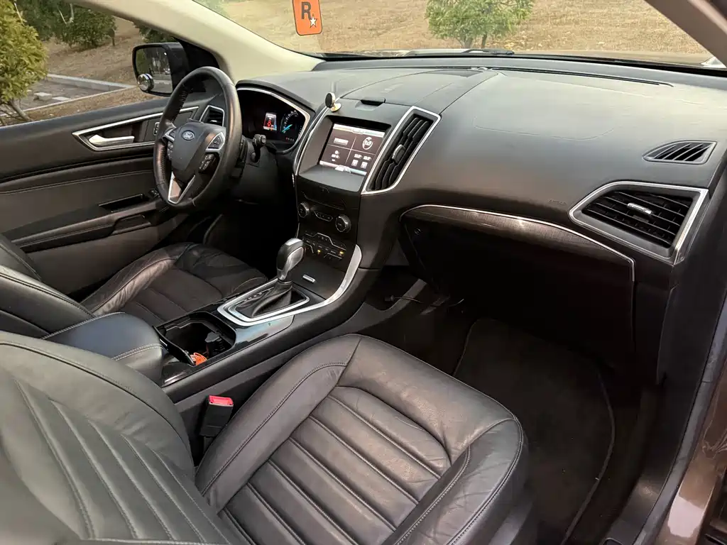Ford Edge 2016 — фото 16