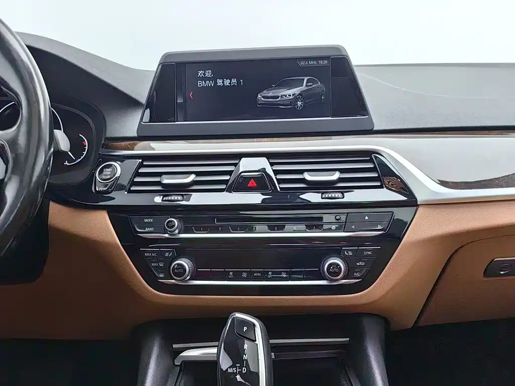 BMW 5 Series 2017 — фото 12