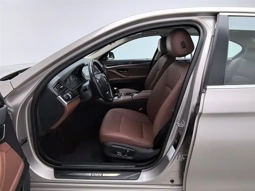BMW 5 Series 2016 — фото 10