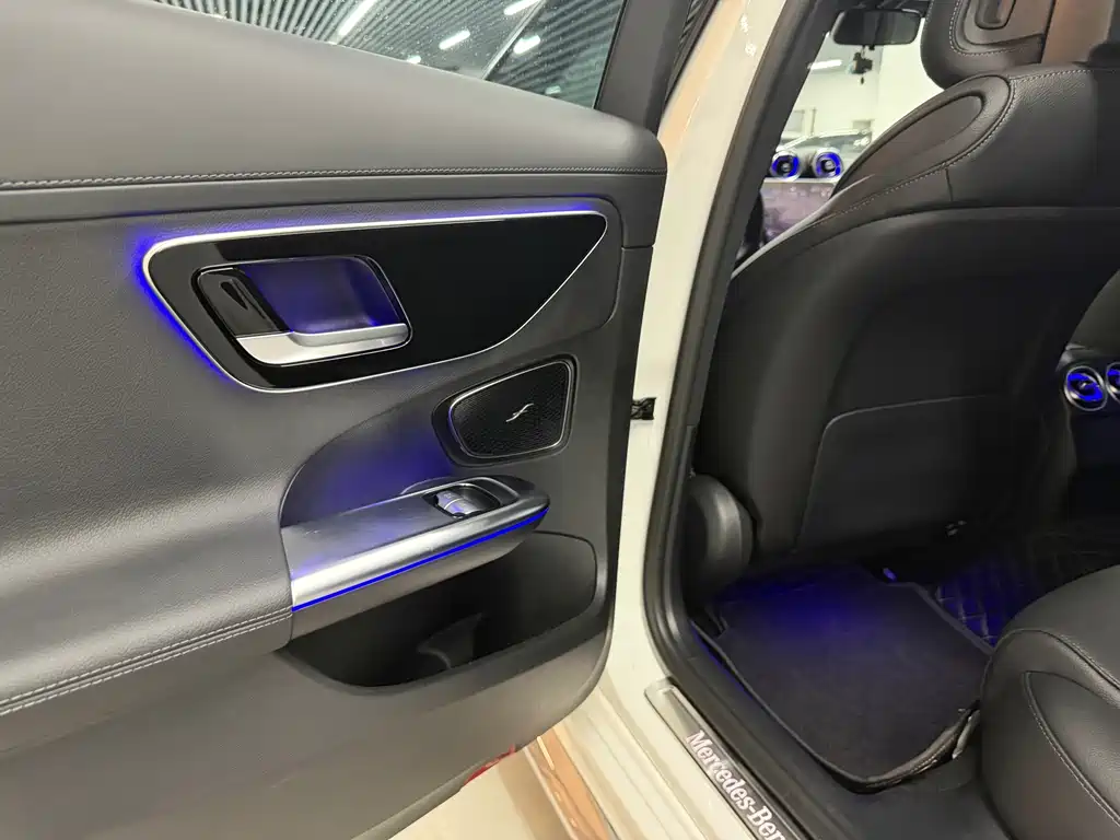 Mercedes-Benz C-Class 2023 — фото 17