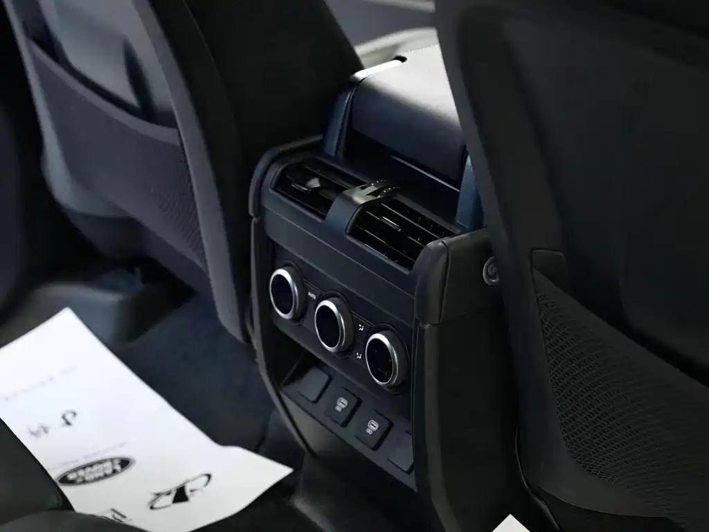Land Rover Defender 2025 — фото 17