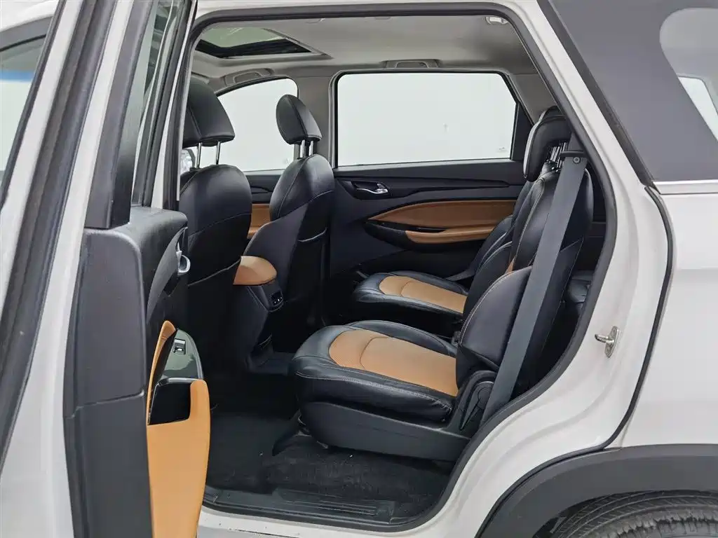 Wuling Hongguang S3 2018 — фото 15