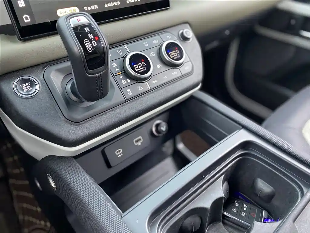 Land Rover Defender 2022 — фото 17