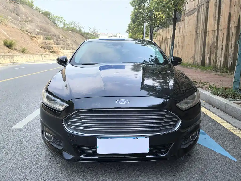 Ford Mondeo 2015 — фото 23
