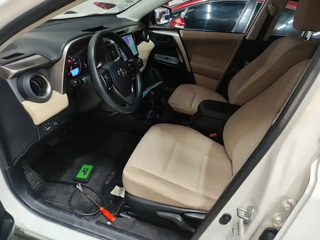 Toyota RAV4 2015 — фото 15