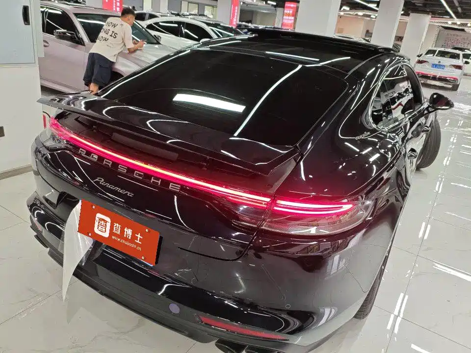 Porsche Panamera 2023