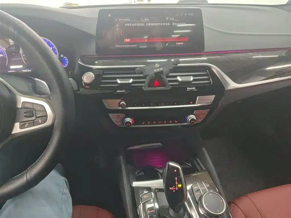 BMW 5 Series 2019 — фото 13