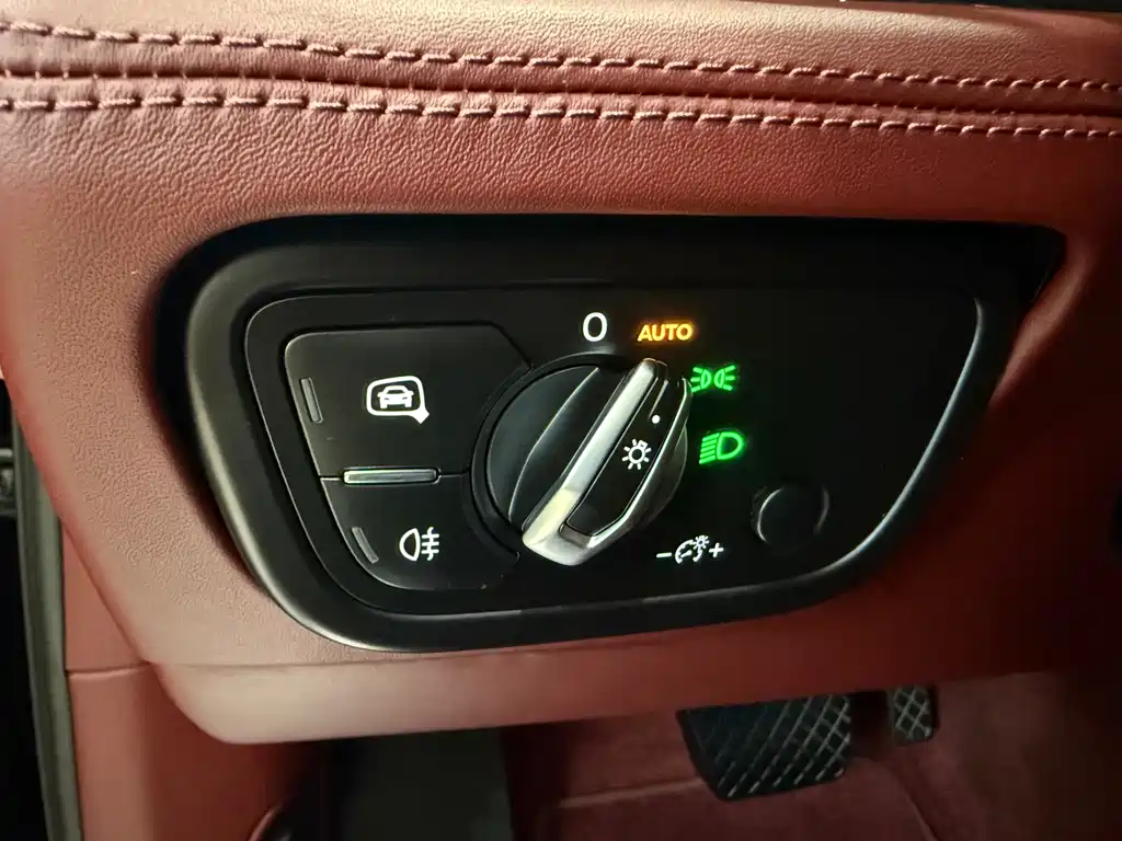 Bentley Bentayga 2021 — фото 10