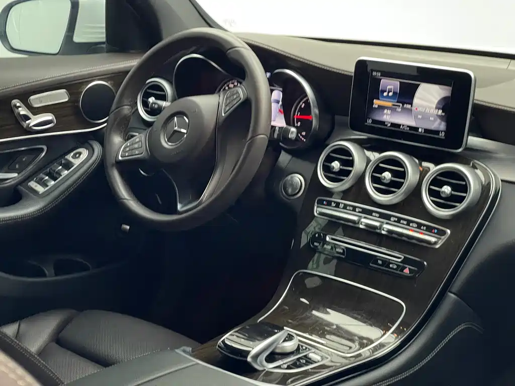 Mercedes-Benz GLC 2018 — фото 11