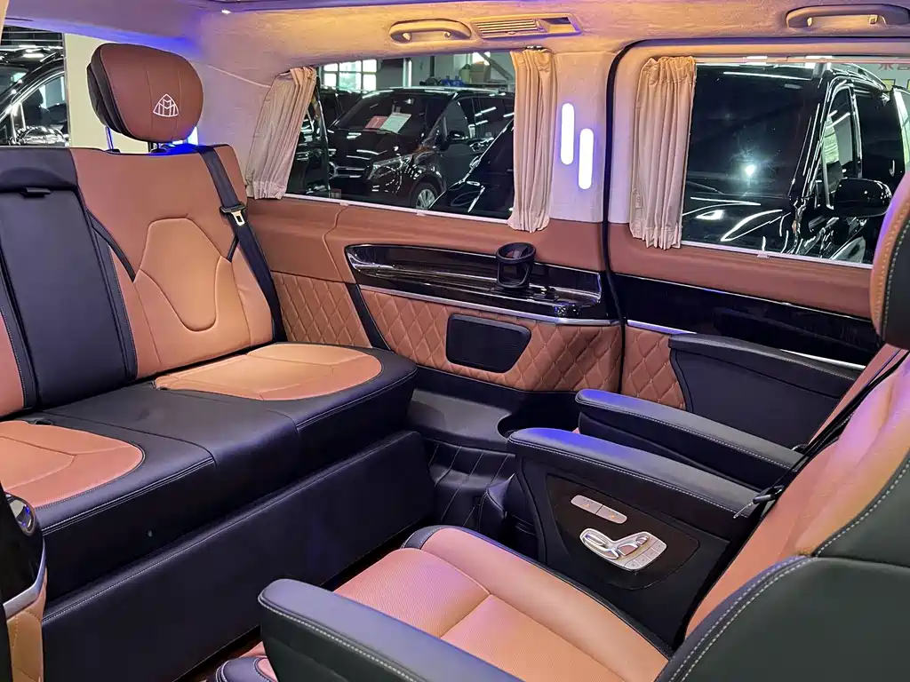 Mercedes-Benz V-Class 2018 — фото 24