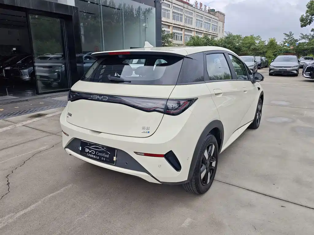 BYD Dolphin 2025