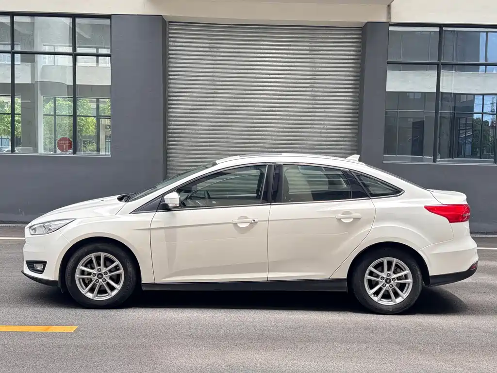 Ford Focus 2018 — фото 3