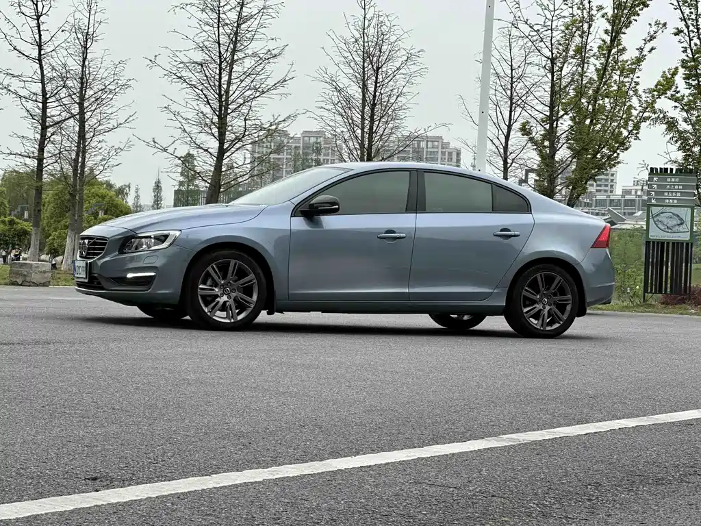 Volvo S60 2016 — фото 16