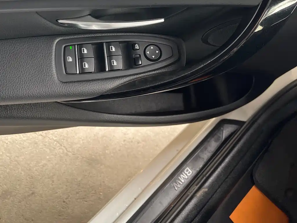 BMW 3 Series 2017 — фото 12