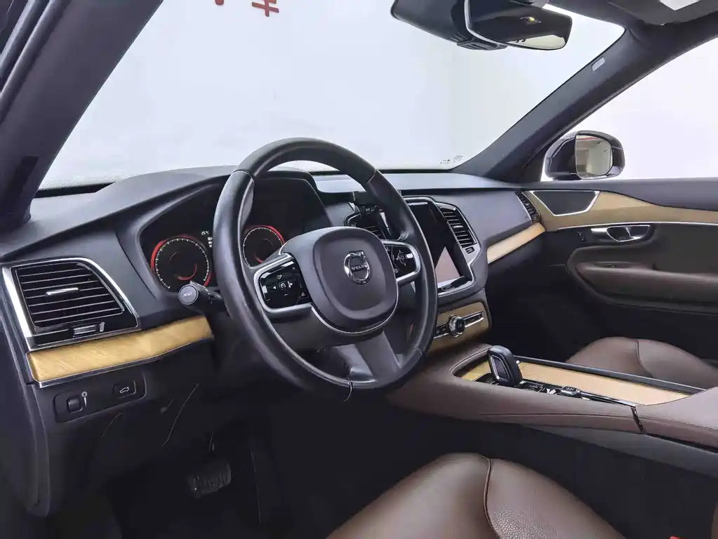 Volvo XC90 2020 — фото 11