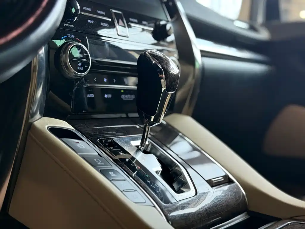Toyota Alphard 2020 — фото 7