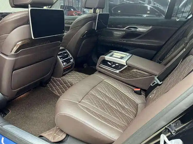 BMW 7 Series 2019 — фото 11