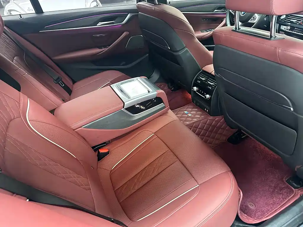 BMW 5 Series 2021 — фото 14