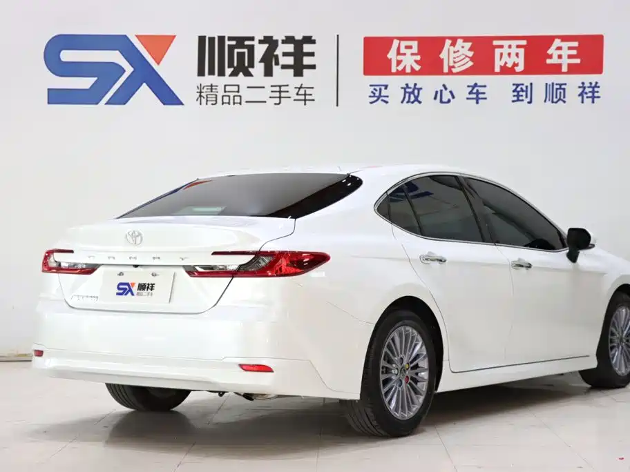 Toyota Camry 2025 — фото 4