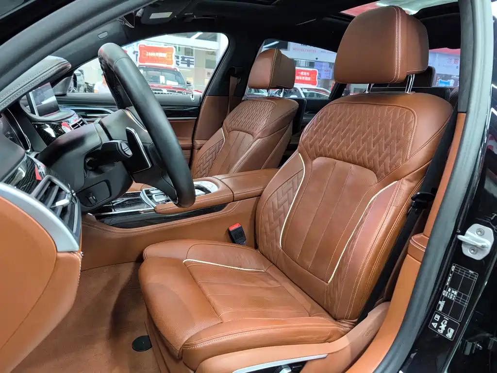 BMW 7 Series 2018 — фото 16