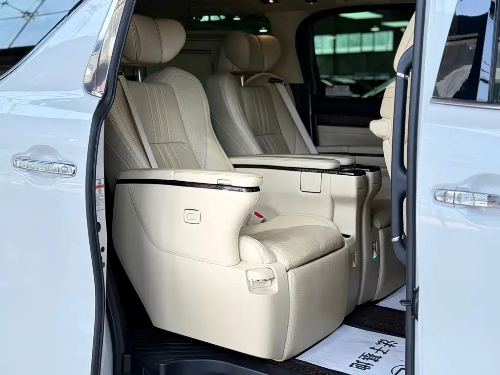 Toyota Alphard 2020 — фото 11