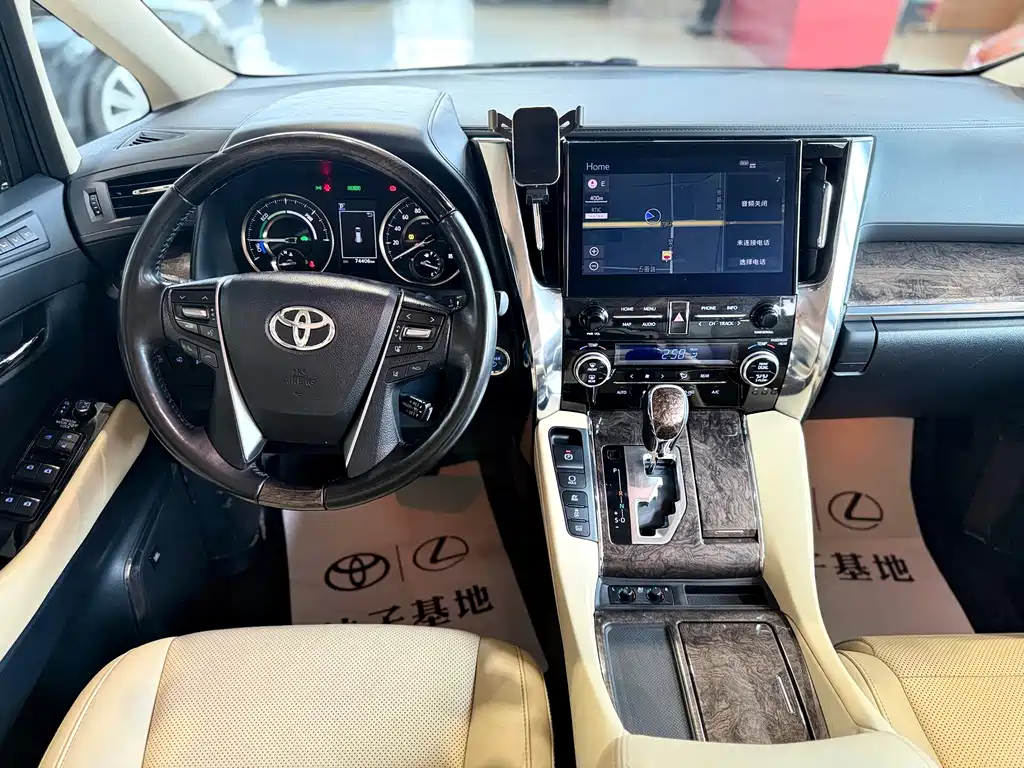 Toyota Alphard 2020 — фото 16