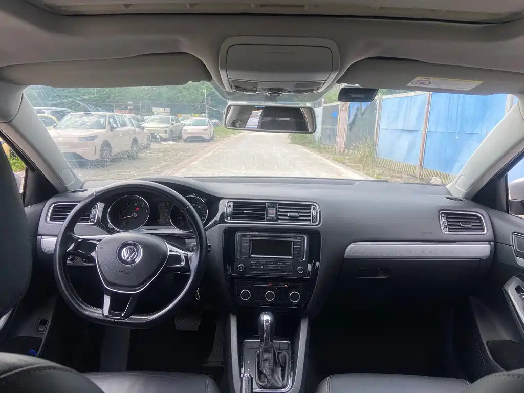 Volkswagen Sagitar 2016