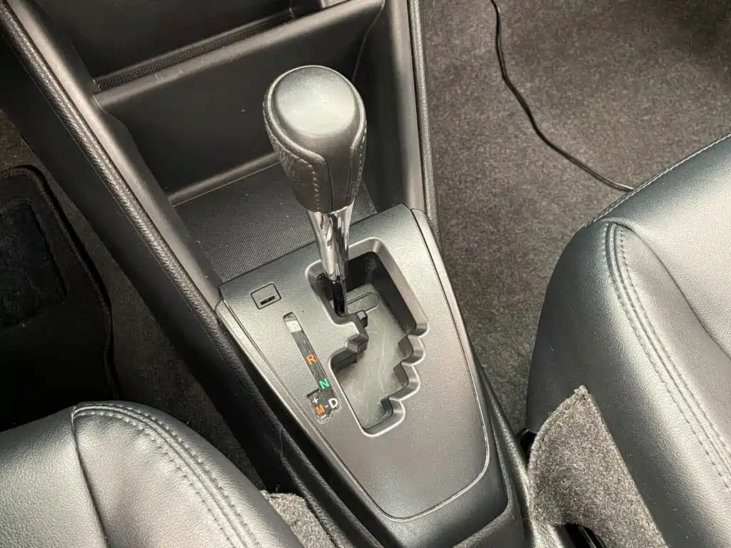 Toyota Yaris L 2020 — фото 10