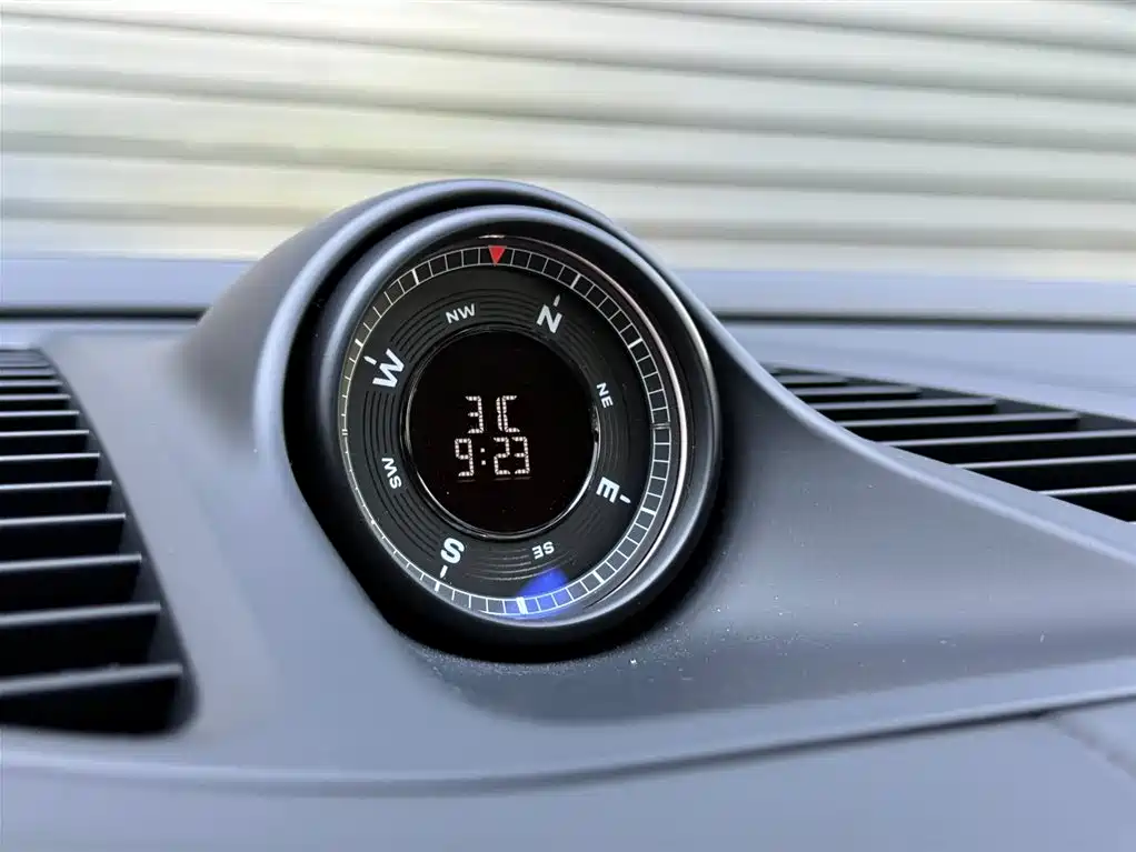 Porsche Macan New Energy 2025 — фото 16