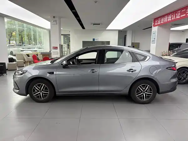 BYD Seal 05 DM-i 2025