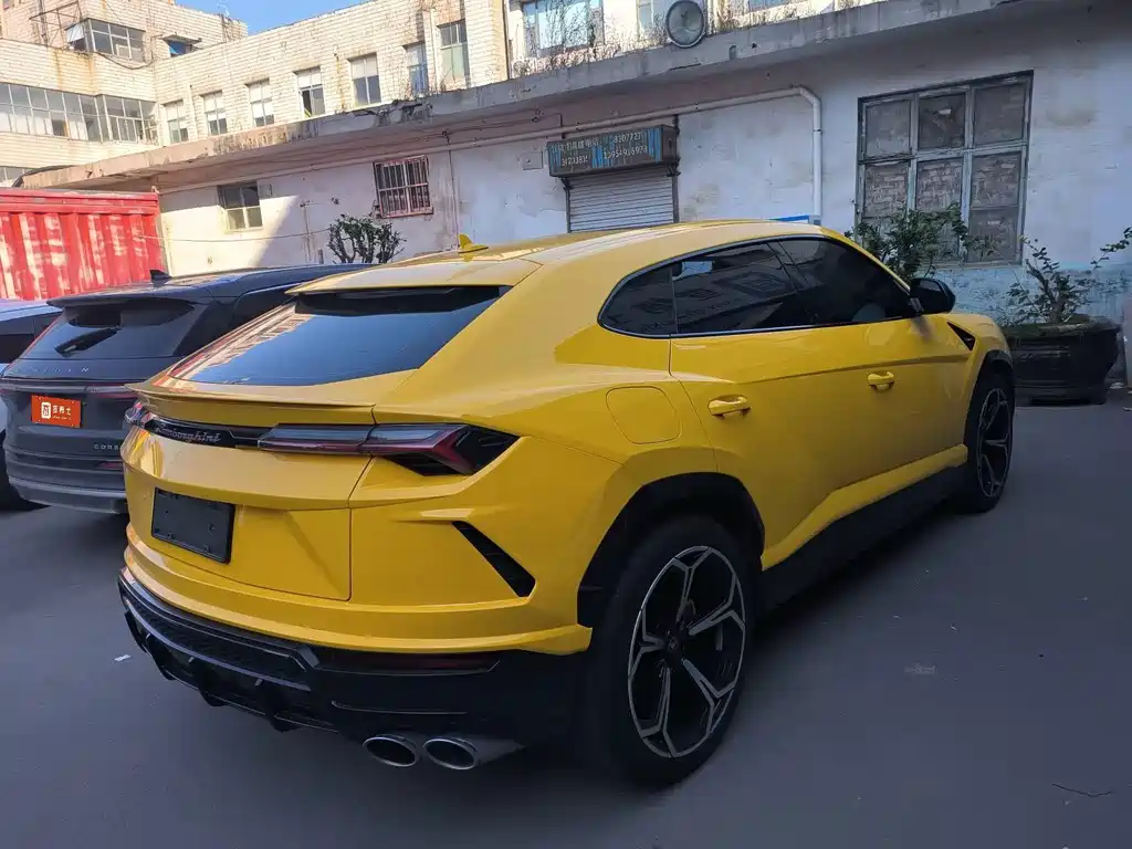 Lamborghini Urus 2023 — фото 11