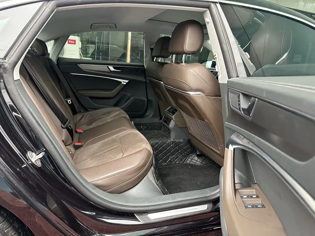 Audi A7L 2023 — фото 10