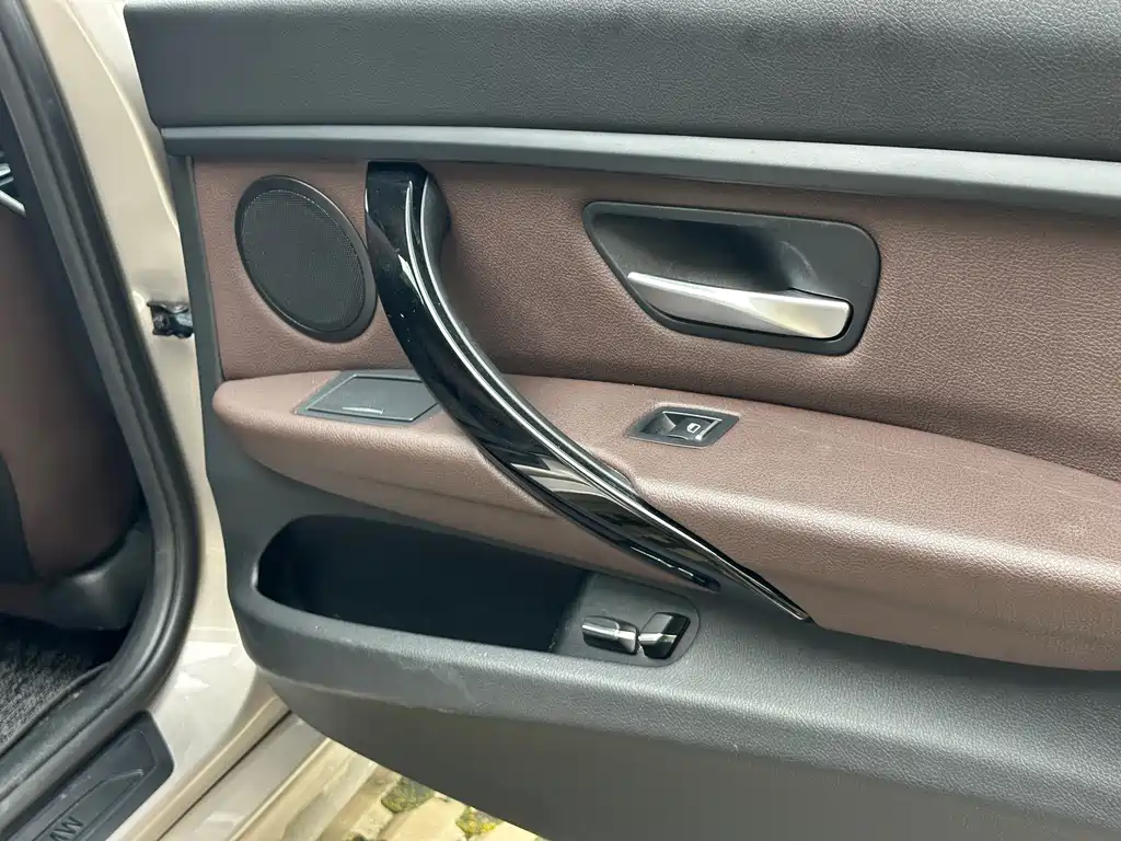 BMW 3 Series 2018 — фото 14