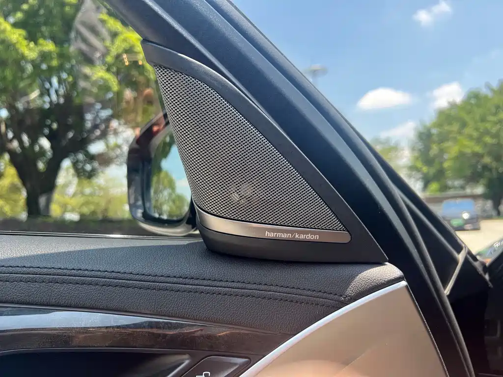 BMW 5 Series 2018 — фото 18