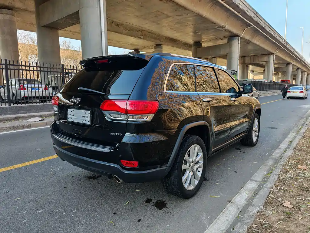 Jeep Grand Cherokee 2019 — фото 12