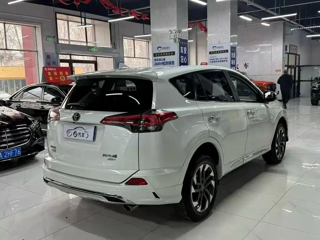 Toyota RAV4 2019 — фото 6