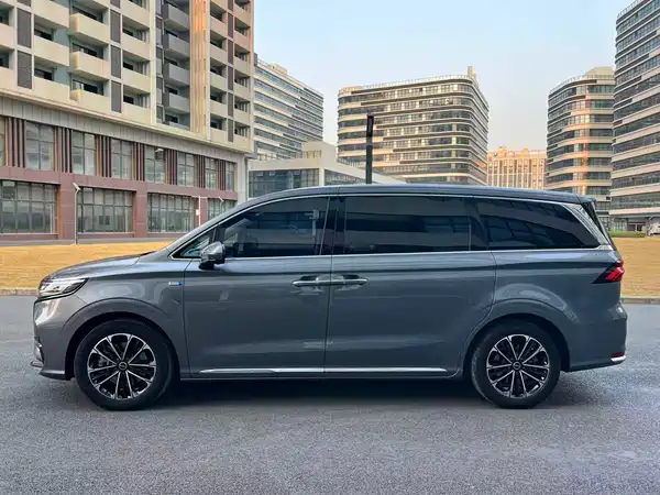 Roewe iMAX8 2021