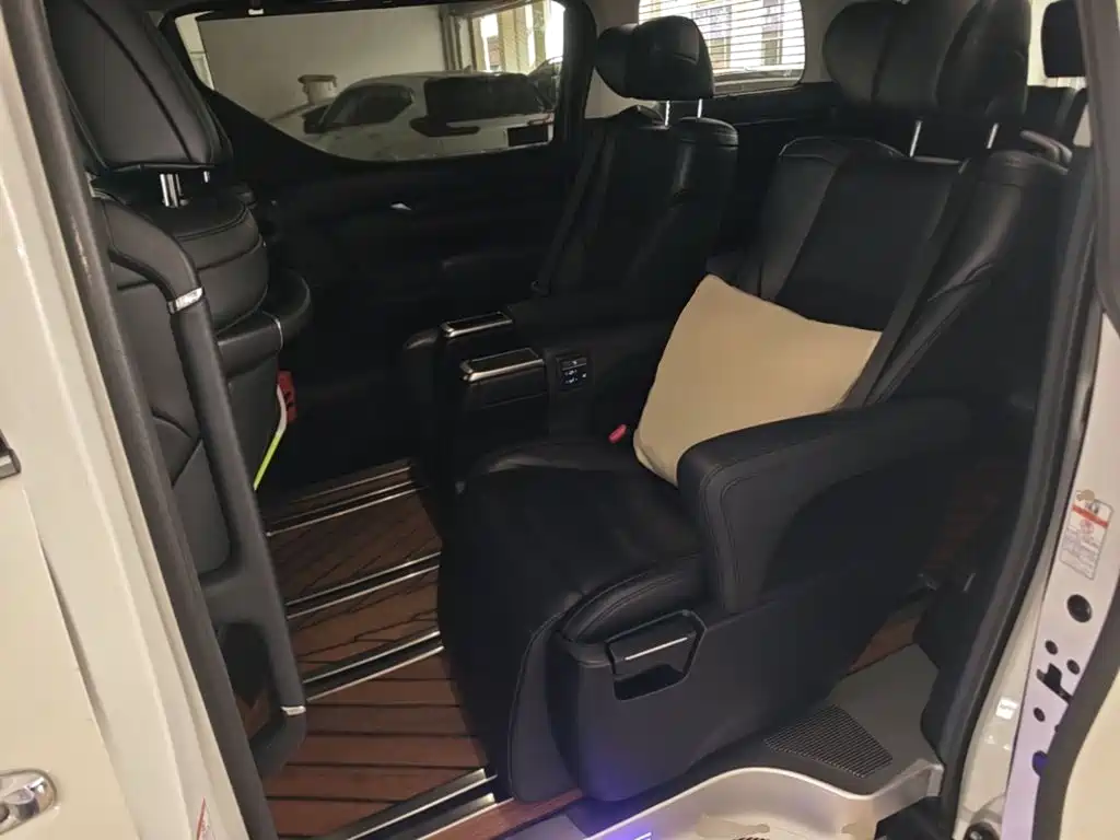 Toyota Vellfire 2022 — фото 17