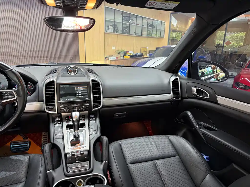 Porsche Cayenne 2015 — фото 24