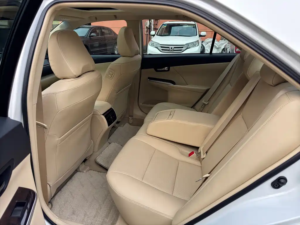 Toyota Camry 2017 — фото 19
