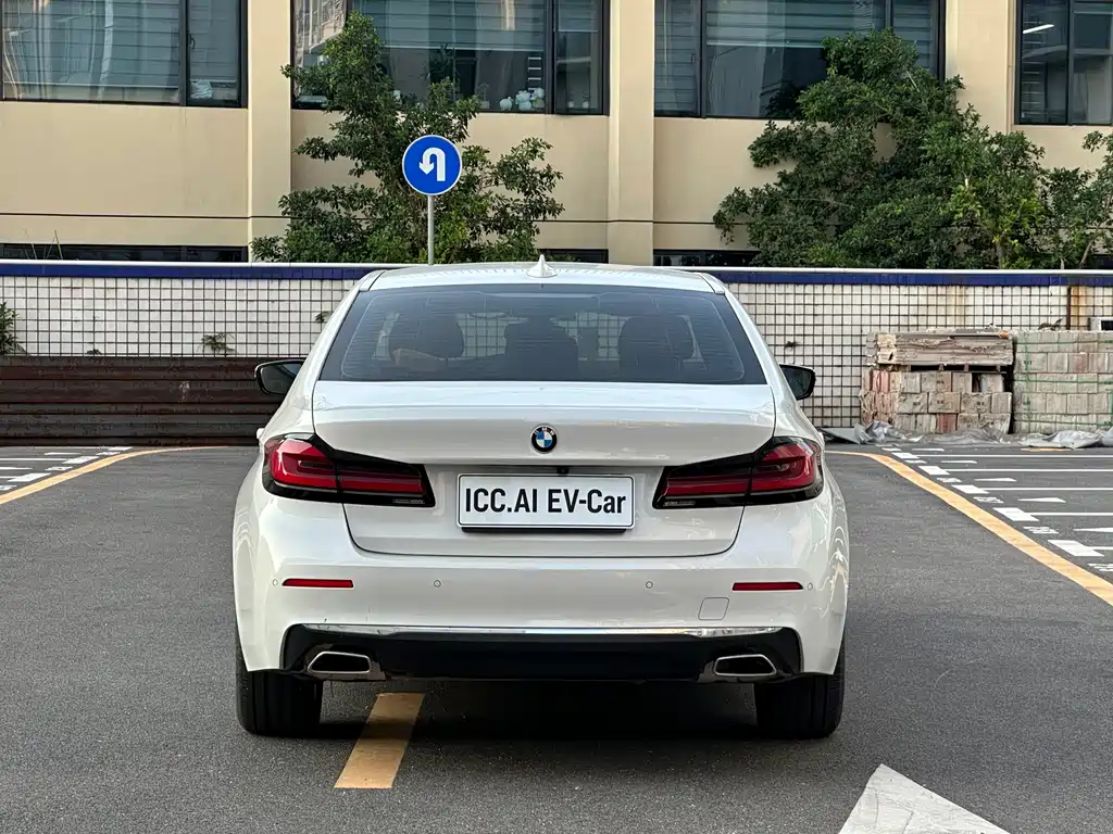 BMW 5 Series 2020 — фото 12