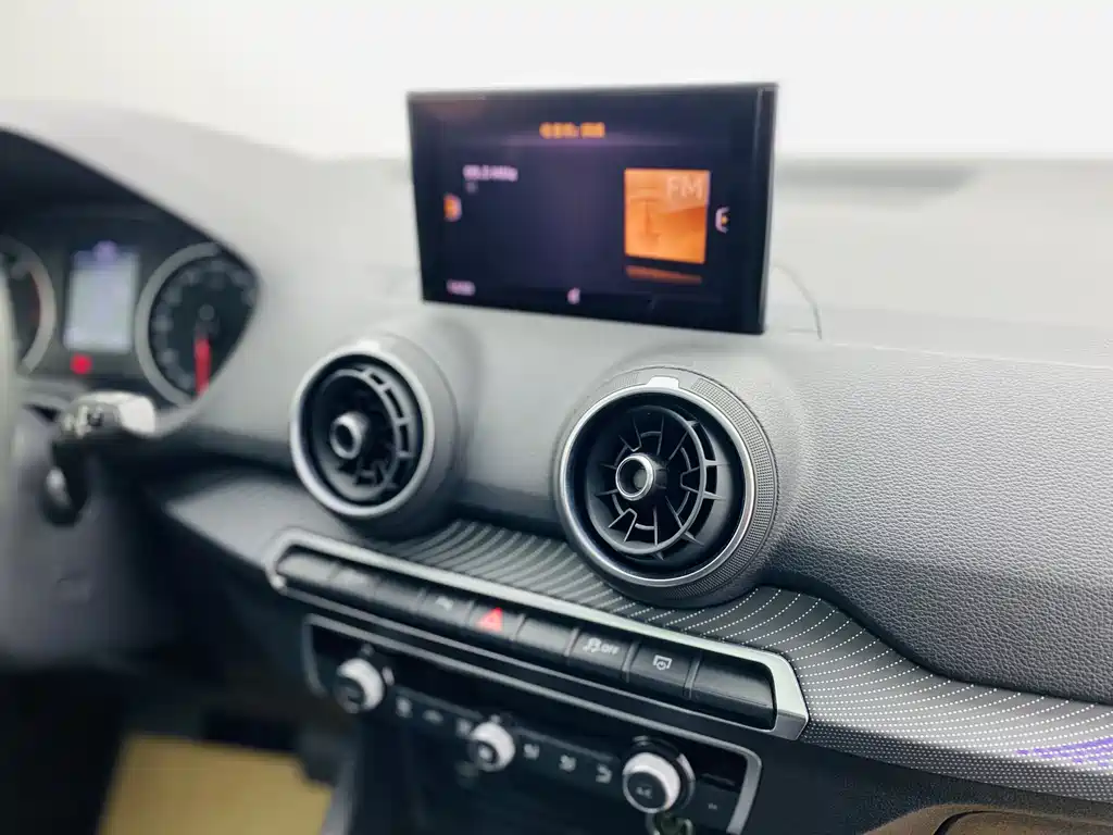 Audi Q2L 2021 — фото 10