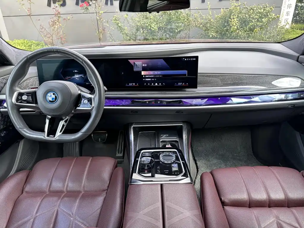 BMW i7 2023 — фото 9
