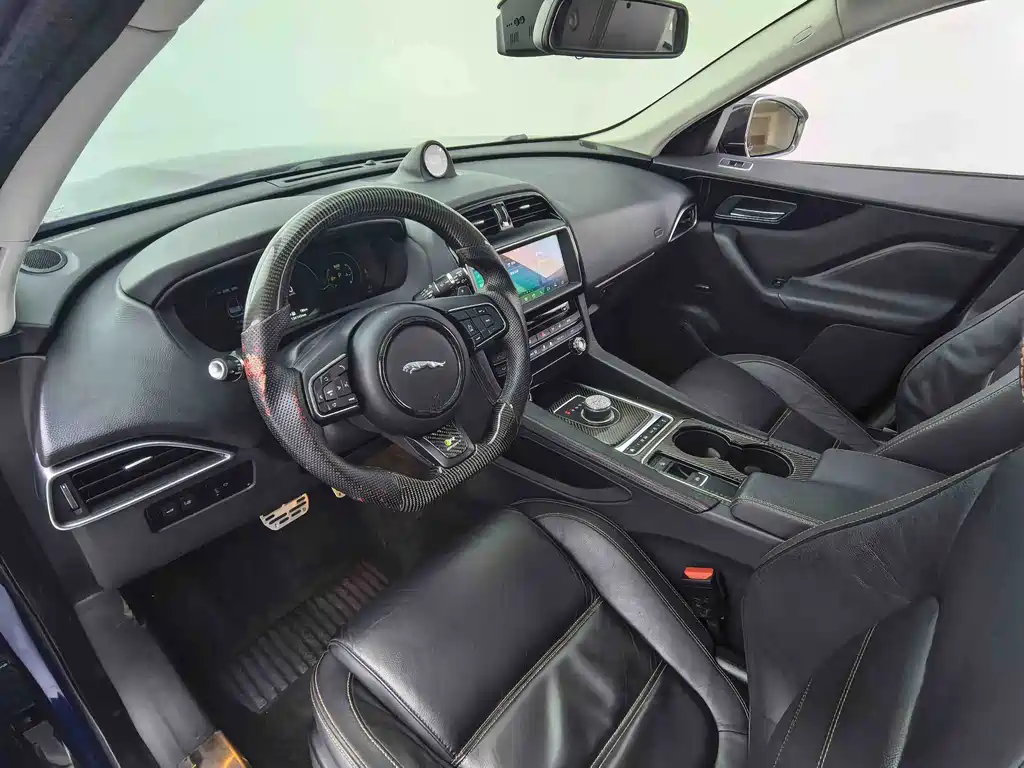 Jaguar F-PACE 2017 — фото 10
