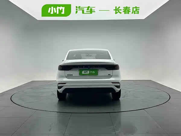 Geely Emgrand 2023