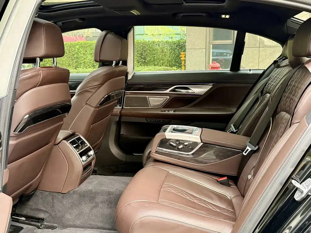 BMW 7 Series 2020 — фото 11