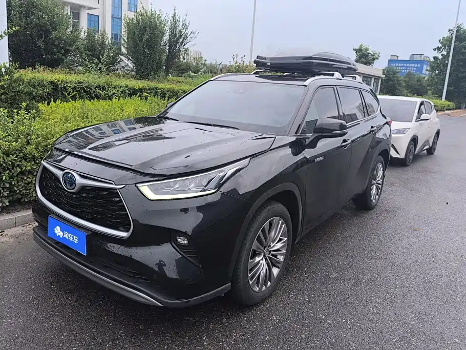 Toyota Highlander 2022 — фото 1